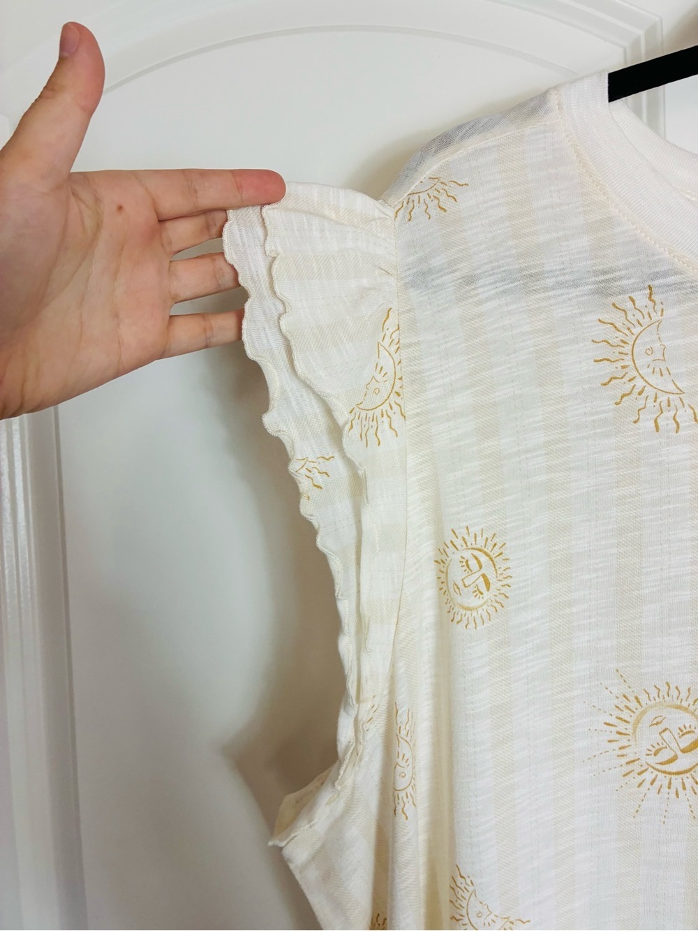 Torrid Cream Celestial Motif Ruffle Sleeve Tank Stretch size 3X NWT - Picture 7 of 15
